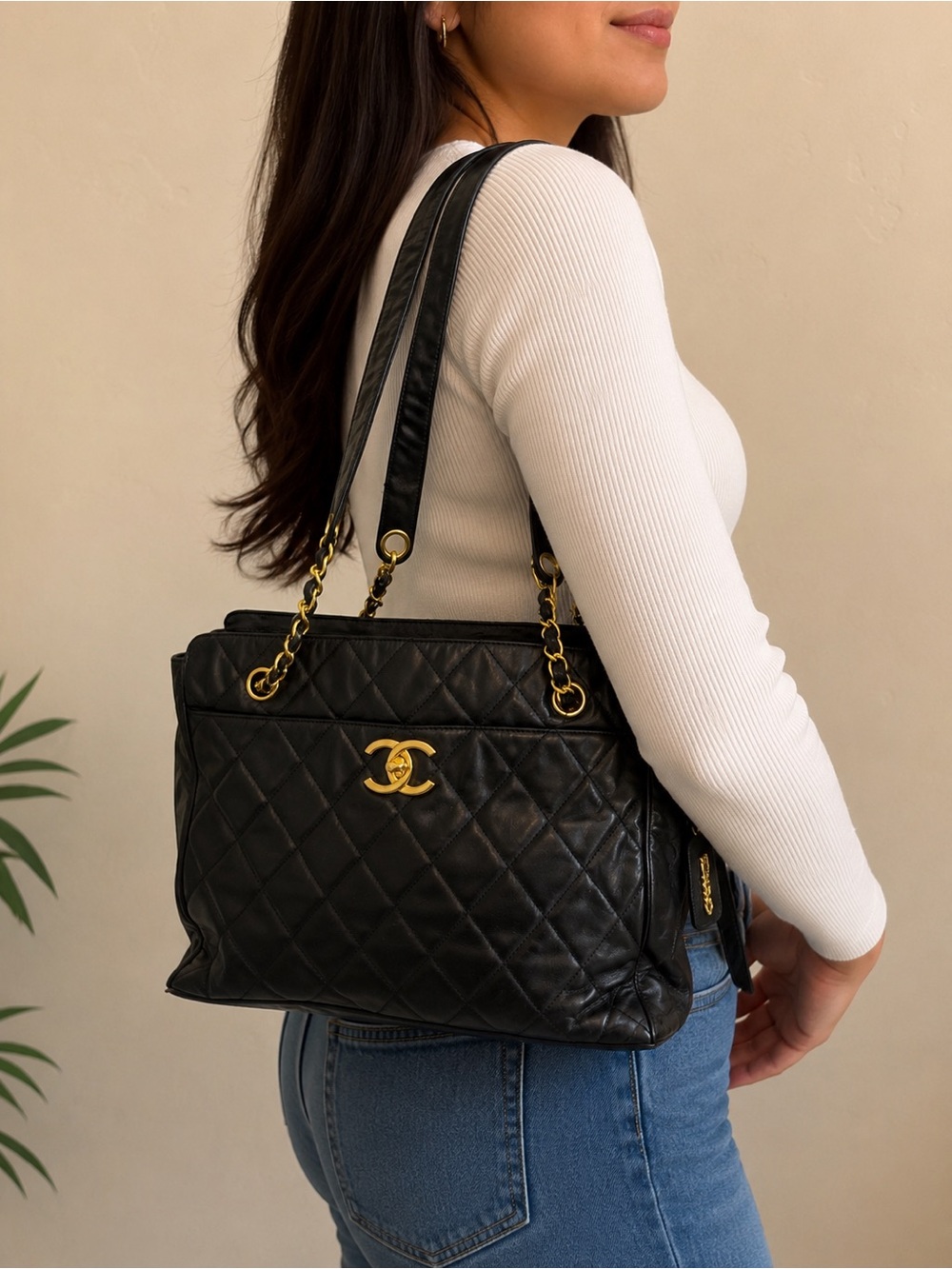 CHANEL✨ CC Quilted Leather Shoulder Tote with Gold Hardware